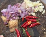 Foto langkah ke 2 dari resep Oseng Cumi Hitam.
