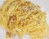 รูปขั้นตอนการทำที่ 3 ของ ไข่เจียวไก่สับราดซอสพริก (Omelette with minced chicken and chili sauce)
