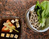 Foto langkah ke 1 dari resep Tim Salmon, Tahu dan Sayuran.