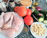 Foto del paso 1 de la receta: Muslitos con verduras al horno