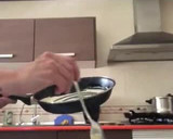 Foto del paso 8 de la receta: Ensalada de gulas con gambas al ajillo