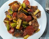 Foto del paso 4 de la receta: Salteado de rebollones con ajos tiernos y chorizo asturiano
