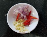 Hình bước làm 1 của món Mực trứng ngào mắm đường
