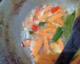 Foto langkah ke 3 dari resep Tumis Brokoli Wortel.