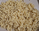 Foto langkah ke 1 dari resep Omelet Mie.