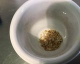 Une image de l'étape 1 de Sauce pour huîtres aux échalotes, herbes et deux vinaigres.