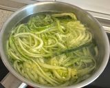 Foto del paso 5 de la receta: Espaguetis de calabacín con gambas y ajetes