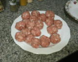 Foto del paso 1 de la receta: Albóndigas de ternera y cerdo con cerveza y curry