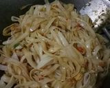 Foto langkah ke 8 dari resep Kwetiau goreng pedes.