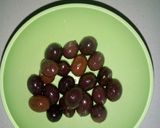 A picture of step 1 of Light Summer Mixed Salad.