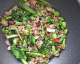 Gambar langkah 5 resipi Kailan daging pekasam petai.