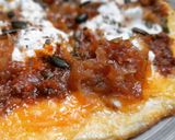 Foto del paso 4 de la receta: Tortilla vaga de boloñesa, ricotta y cebolla caramelizada