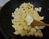 A picture of step 4 of Apple pie.