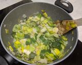 A picture of step 4 of Cheesy Leek Soup.