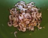 Foto langkah ke 1 dari resep Udang Goreng Mentega dengan Sambal Terasi Mentah.
