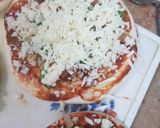 A picture of step 2 of Pizza (Mini pizza).