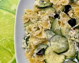 Foto del passaggio 3 della ricetta Frittata di farfalle con zucchine ed olive