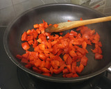 Foto del paso 2 de la receta: Calabacines luna rellenos de atún y pimiento rojo
