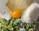 Une image de l'étape 2 de Boulettes de courgettes.