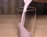 A picture of step 2 of Oreo milkshake.