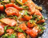 A picture of step 1 of Chota halkkusha (thumbai) rasam.