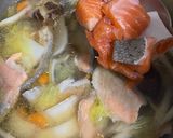 Foto langkah ke 2 dari resep Salmon Belly Soup.