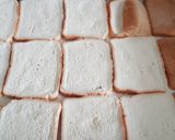 Foto del paso 2 de la receta: Torrijas de leche con cobertura de maní, al horno