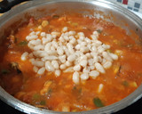 Foto del paso 7 de la receta: Cazuela de alubias con marisco