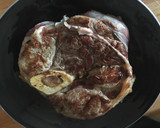Foto del paso 3 de la receta: Ossobuco con salsa de tomate