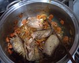 Foto del paso 4 de la receta: Niños envueltos con cebolla y zanahorias relleno de jamón y queso