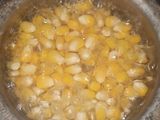 चीजी स्वीट कॉर्न मसाला (cheese sweet corn masala recipe in marathi)