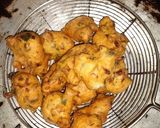 A picture of step 9 of Uddina bonda/ urad dal fitters.
