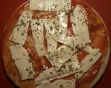 Foto del paso 2 de la receta Pizza de tomate y queso en lonchas