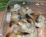 Foto langkah ke 1 dari resep Udang Tumis Bunga Bawang#Week04.
