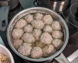 Foto langkah ke 5 dari resep Bakso Sapi Sederhana plus Kuah Gurih.
