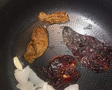 Foto del paso 3 de la receta: Pipián rojo con carne de puerco y chilacayote