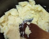Foto del paso 2 de la receta: Aligot, todo lo rico reunido en un plato: papa, queso, ajo, manteca, crema de leche y pimienta 🇫🇷