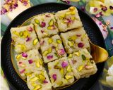 नारियल बर्फी (सिर्फ 10 मिनट में) (Coconut Burfi) रेसिपी चरण 9 फोटो