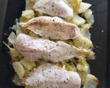 Foto del paso 4 de la receta: Merluza con patatas y puerro al horno