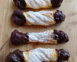 Foto del paso 13 de la receta: Lazos de hojaldre rellenos de crema de almendras y puntas de chocolate