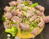 Foto del paso 2 de la receta: Estofado de ternera en olla de cocción lenta (7 horas chup chup)