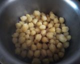 A picture of step 1 of Paani puri.