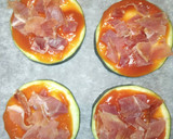 Foto del paso 6 de la receta: Pizzetas de calabacín con jamón y queso manchego 🌱🍕