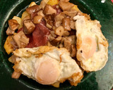 Foto del paso 5 de la receta: Huevos rotos con jamón ibérico, boletus y un toque de trufa