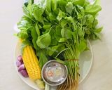 Foto langkah ke 1 dari resep Sayur bening jagung dan bayam.