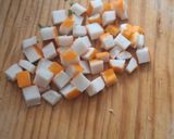 Foto del paso 6 de la receta: Ensalada de surimi con aguacate y mango
