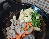Foto langkah ke 3 dari resep Tumis Sayur dan Bakso.