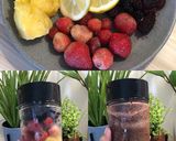 Foto langkah ke 5 dari resep Healthy Juice: Kale, Nanas, Lemon, Strawberry, Blackberry.