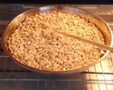 Gambar langkah 1 resipi Biskut Mazola / Biskut Kacang.
