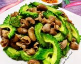 Hình bước làm 3 của món Bao Tử Cá Ba Sa Xào Khổ Qua Rừng